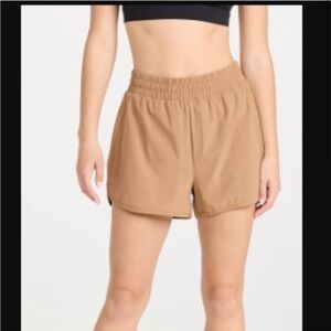 NWT Beyond Yoga In Stride Lined Shorts in Toffee
